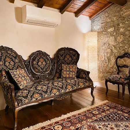 Dom wakacyjny Nido Del Drago, The Village's First Historic *