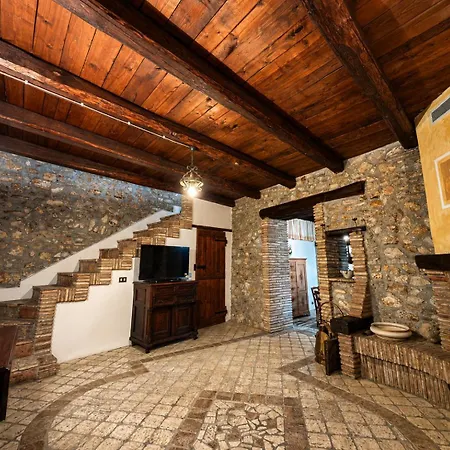 Dom wakacyjny Nido Del Drago, The Village's First Historic