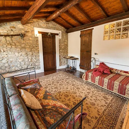 Dom wakacyjny Nido Del Drago, The Village's First Historic *