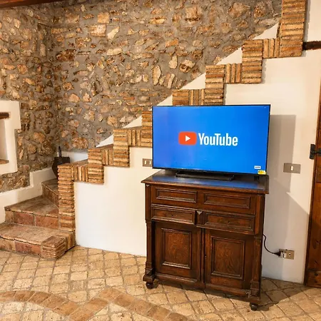 Dom wakacyjny Nido Del Drago, The Village's First Historic *