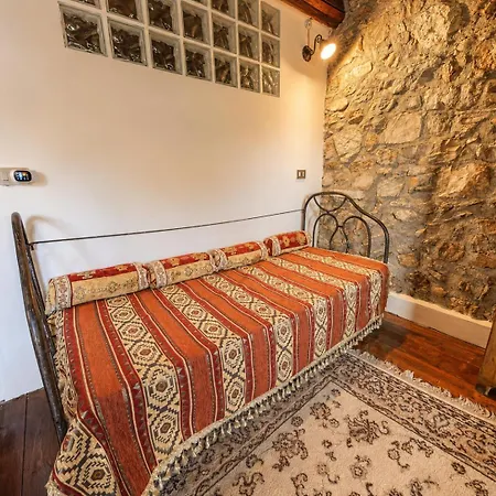 Dom wakacyjny Nido Del Drago, The Village's First Historic *